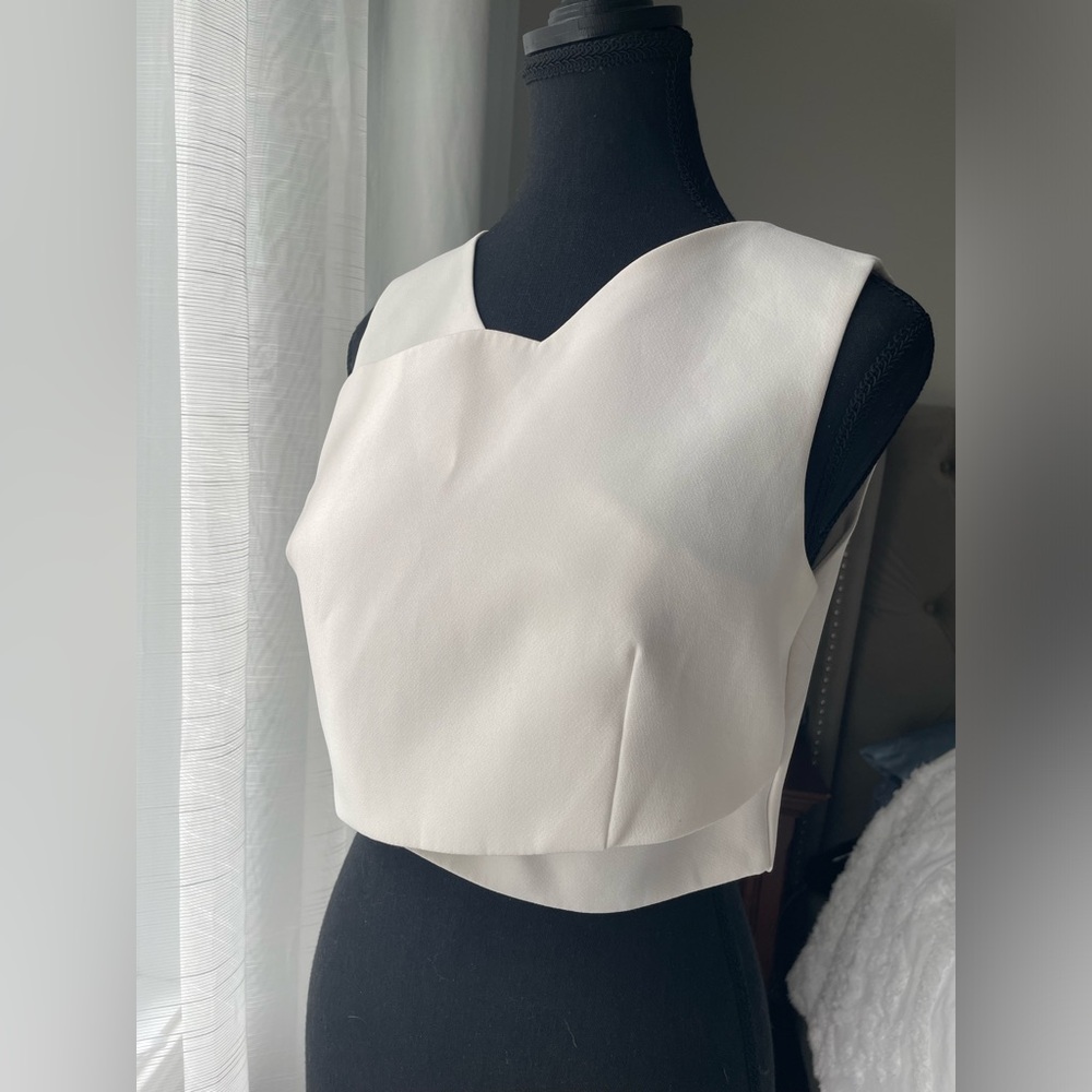 ChicWish/NWT cropped blouse Top in Off-White
